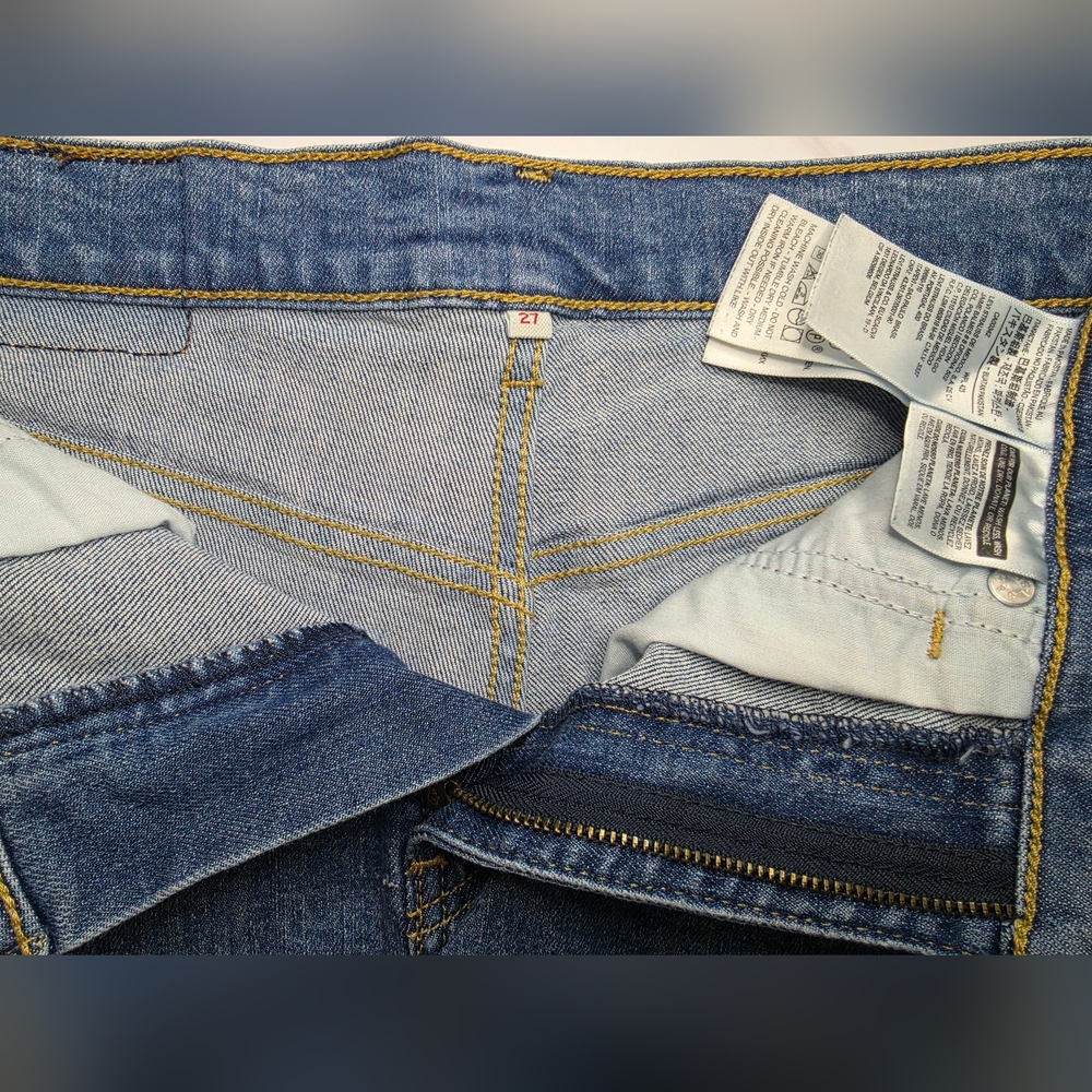Levi's Blue Denim | Jean Shorts | Size 27 - Picture 4 of 4